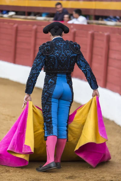 Spanish Bullfighter with the Cape in the Sabiote bullring, Sabio — Stock Photo, Image