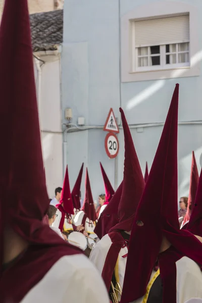 Penitents spela trumpeter under stilla veckan — Stockfoto