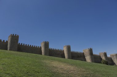  Ortaçağ şehir surları Avila içinde. En iyi korunmuş Avrupa, Avila, İspanya olarak kabul