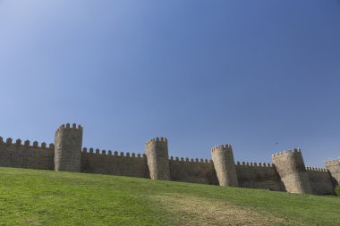  Ortaçağ şehir surları Avila içinde. En iyi korunmuş Avrupa, Avila, İspanya olarak kabul