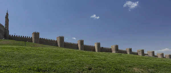 Murallas medievales en Ávila. Considerado el mejor conservado de Europa, Ávila, España — Foto de Stock