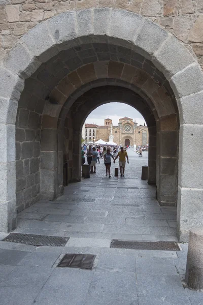 Santa Teresa πλατεία, μπροστά από την εκκλησία του San Pedro, Avila, Sp — Φωτογραφία Αρχείου