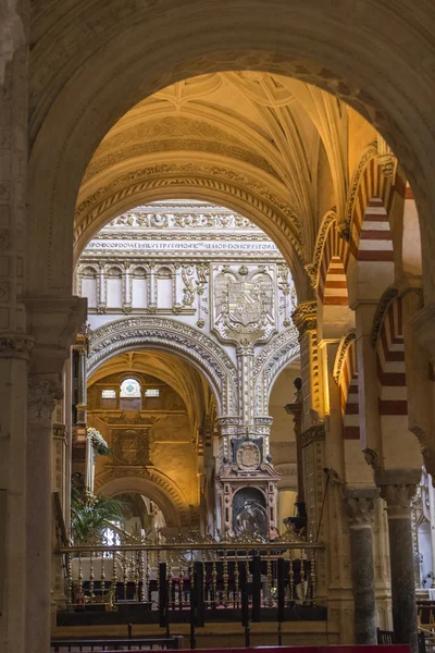 Intérieur de la cathédrale de la Mosquée, site du patrimoine mondial de l'UNESCO, Cordoue, Espagne — Photo