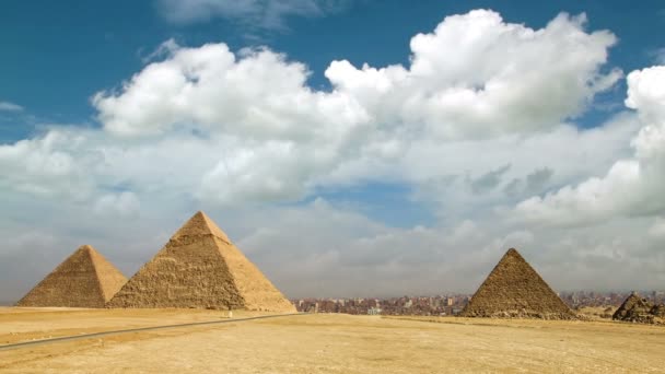 Timelapse de las grandes pirámides en el valle de Giza — Vídeos de Stock