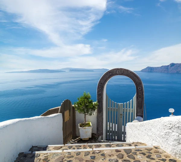 Vista panorámica desde la isla de Santorini, pueblo de Oia — Foto de Stock