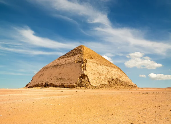 Знаменитий гнуте піраміди в Dahshur — стокове фото