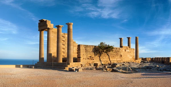 Ruínas do antigo templo dórico em Lindos — Fotografia de Stock