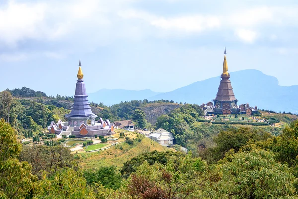 Τοπίο των δύο παγόδα στο Inthanon βουνό, Chiang Mai, Ταϊλάνδη. Εικόνα Αρχείου