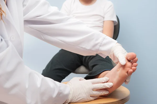 Klinik, läkare, patient — Stockfoto