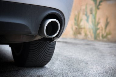 Egzoz borusu, nesneye yakın çekim