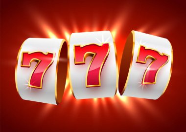 Altın kumar makinesi ikramiyeyi kazandı. 777 Büyük Kazanç konsepti. Kumarhane ikramiyesi.