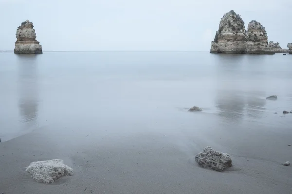 Piękny klif w algarve, Portugalia — Zdjęcie stockowe