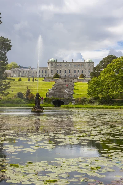 Fontän av triton sjön vid powe — Stockfoto