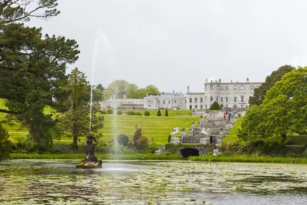 Fountain of the Triton Lake at Powe — Stock Photo, Image