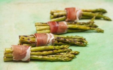 kuşkonmaz ile jambon