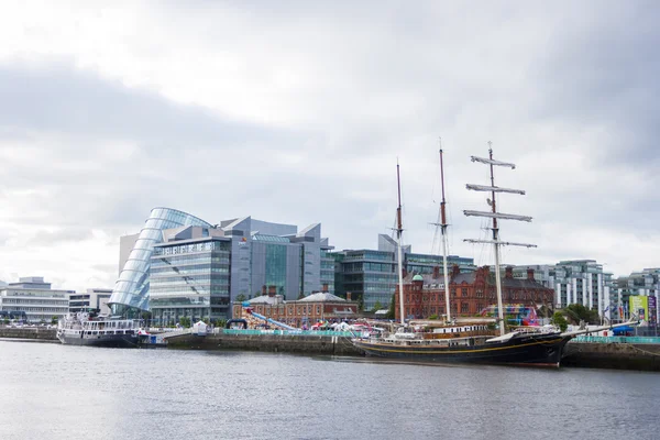 Jeanie Johnston Tralee schip aan de Liffey rivier in Dublin — Stockfoto