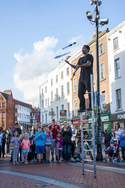 Kuglarz wykonywania na Grafton Street — Zdjęcie stockowe