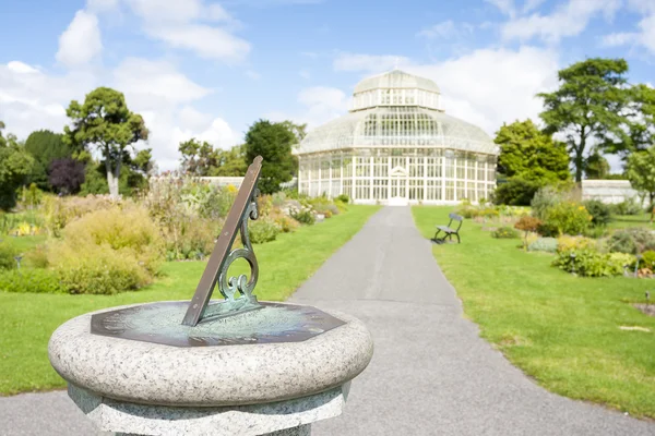 Compass in National Botanic Garden — Stock Photo, Image