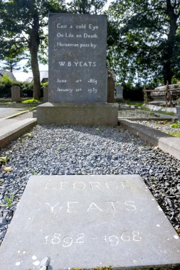 Yeats s mezar taşı