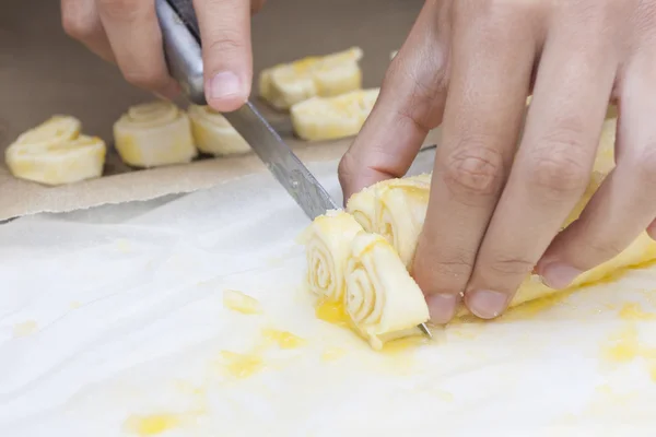 Cutting dessert — Stock Photo, Image