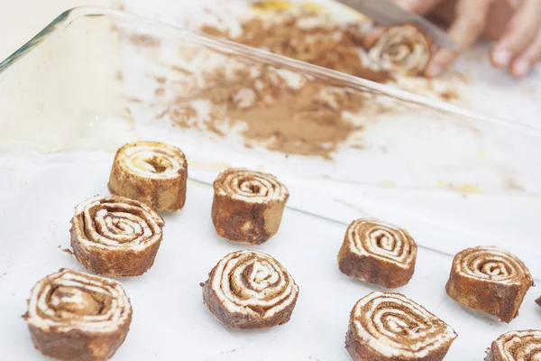 Cutting dessert — Stock Photo, Image