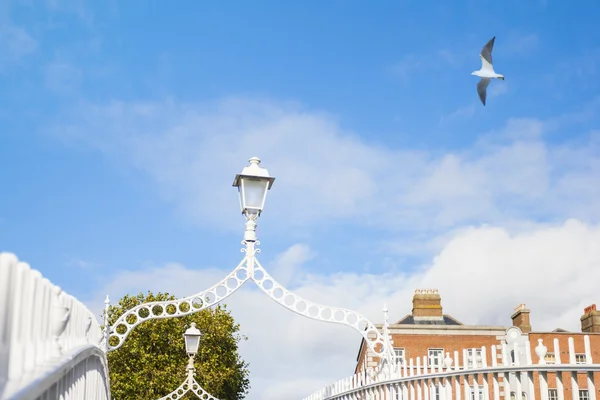 Streetlight op Half Penny brug — Stockfoto