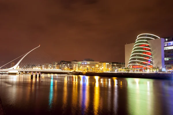 De Liffey rivier bij nacht — Stockfoto