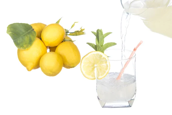 Pouring lemonade — Stock Photo, Image