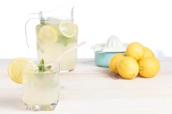 Limonata sadece sıkmak — Stok fotoğraf