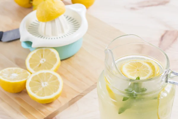 Limonata spremuta — Foto Stock