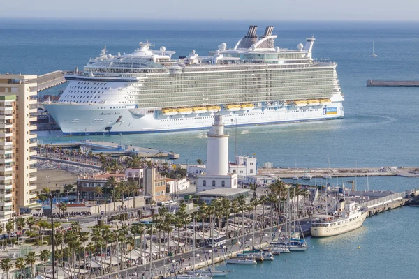 Allure of the Seas i Malaga — Stockfoto