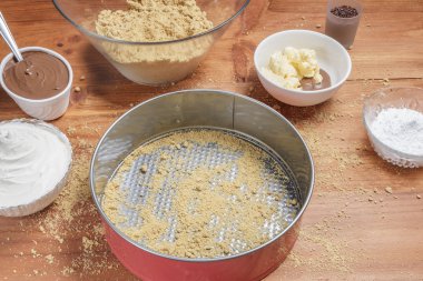 Bir pasta için farklı malzemeler