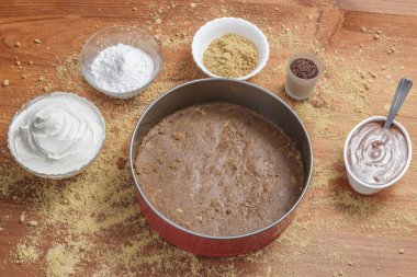 Bir pasta için farklı malzemeler