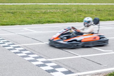 Karting yarışı kazanan