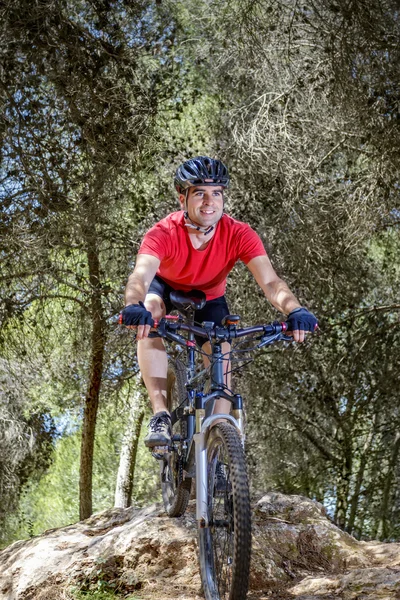 Uomo in bicicletta — Foto Stock