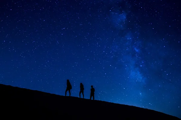 Trekking por la noche —  Fotos de Stock