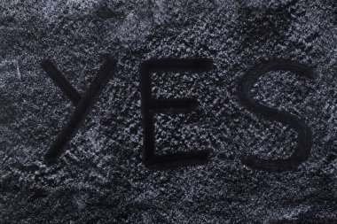 Evet kara tahta üzerinde metin