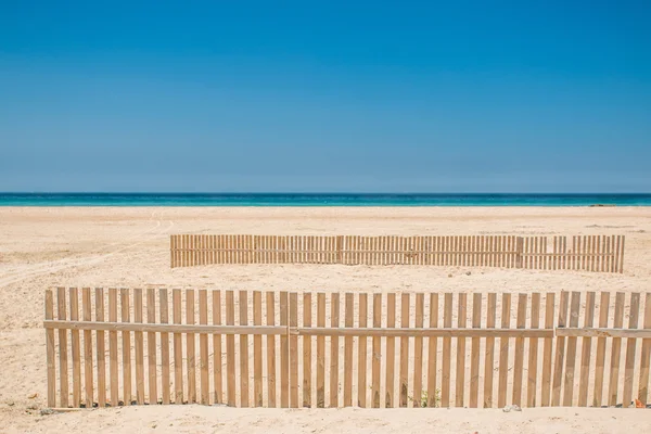 Cerca em uma praia — Fotografia de Stock