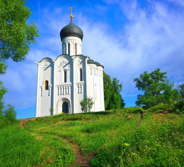 对老练代祷的教会。俄罗斯，村庄 Bogolyubovo. — 图库照片