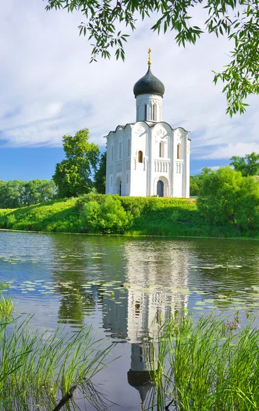 Église de l'intercession sur le Nerl. Russie, le village Bogolyubovo . — Photo