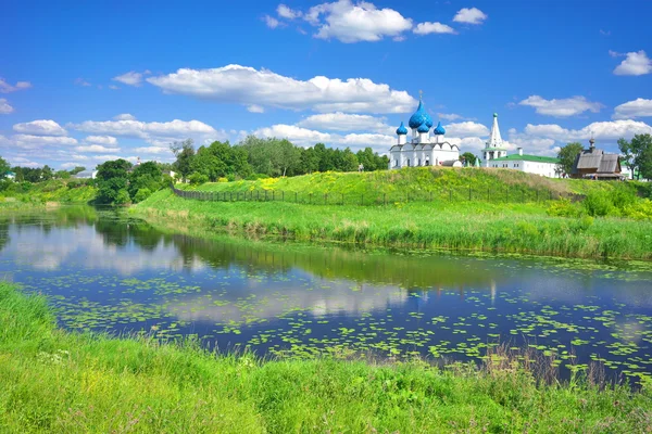 Літній пейзаж у місті Suzdal — стокове фото