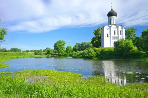 Eglise de l'intercession à Bogolyubovo . — Photo