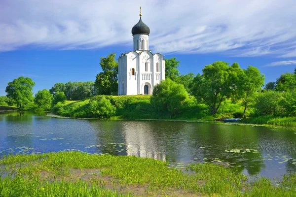 Eglise de l'intercession à Bogolyubovo . Photos De Stock Libres De Droits