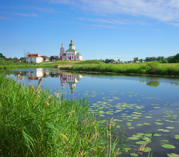 Nyári táj-Suzdal, Elias templom — Stock Fotó