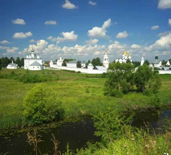 Літній пейзаж у місті Suzdal — стокове фото