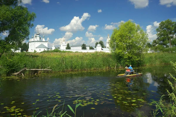 Paisagem de verão em Suzdal — Fotografia de Stock