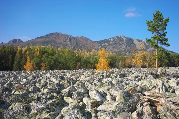 Die Berge des südlichen Ural. Russland. — Stockfoto