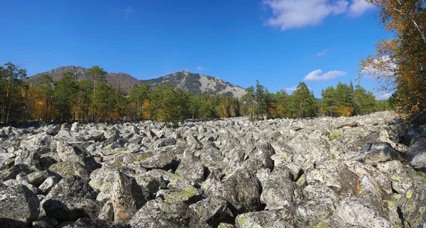 Die Berge des südlichen Ural. — Stockfoto