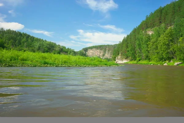 Siano River. Rosja, południe Ural. — Zdjęcie stockowe