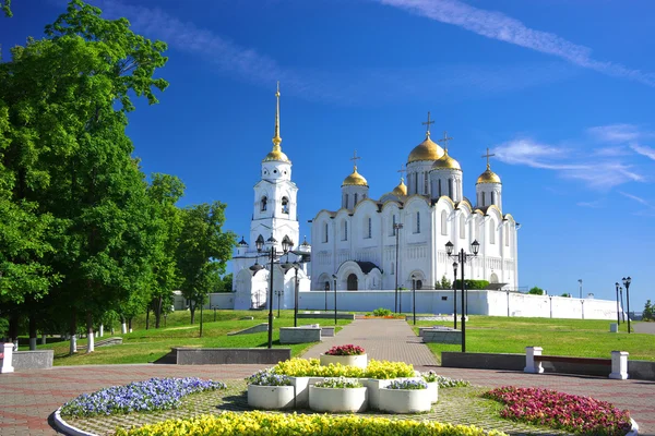 夏には、ロシアのウラジミールで聖母被昇天大聖堂 — ストック写真